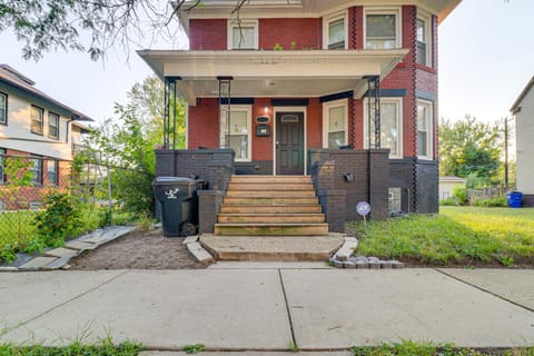 3 Mi to Dtwn Detroit Spacious Home with Yard! House in Windsor