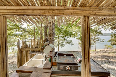 Boat Lift and Deck Lakefront Retreat in Shell Knob House in Table Rock Lake