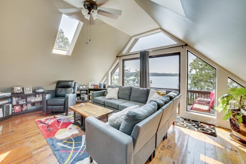 Boat Lift and Deck Lakefront Retreat in Shell Knob House in Table Rock Lake