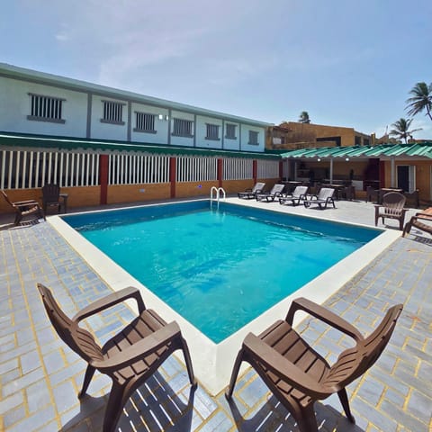 Property building, Swimming pool, sunbed
