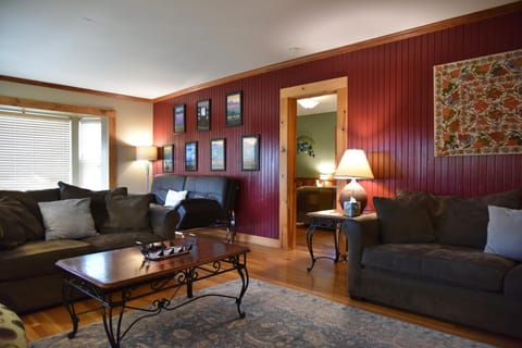 Communal lounge/ TV room, Living room, Seating area