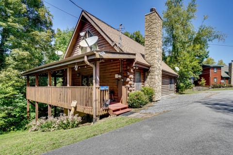 Walk to Douglas Lake Cabin with Private Hot Tub! Cabin in Douglas Lake