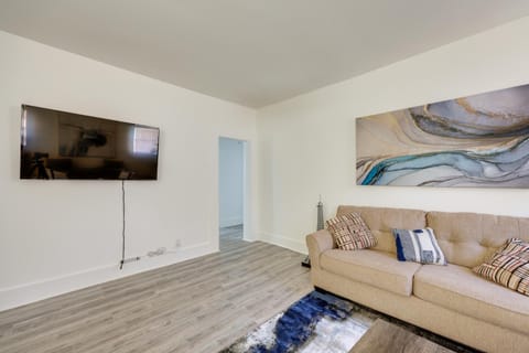 17 Mi to Birmingham Renovated Home with Deck House in Bessemer