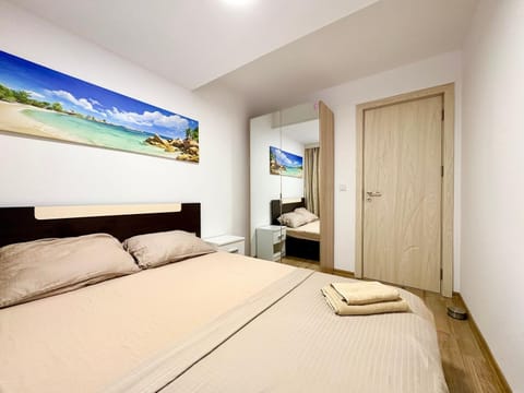 Bed, Photo of the whole room, Bedroom, internet, towels, wardrobe, air conditioner