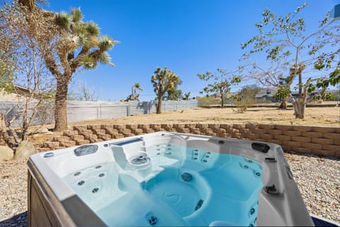 Starlight Ranch - Hot tub, Fire Pit & Grill home House in Joshua Tree