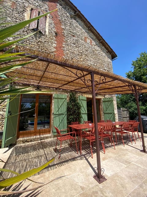 Property building, Patio, Dining area