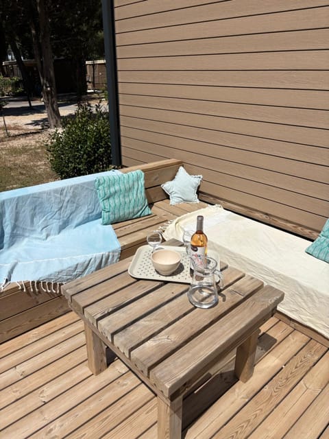 Patio, Day, Balcony/Terrace