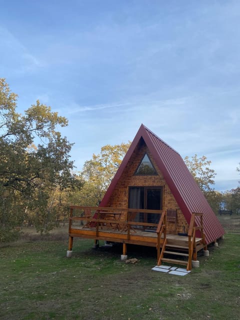 Property building, Off site, Day, Natural landscape, Autumn