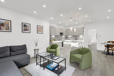 Kitchen or kitchenette, Living room