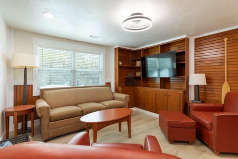 Lighthouse Lodge 4 House in Kimberling City