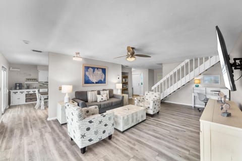 1672 Barbarosa Court House in Marco Island