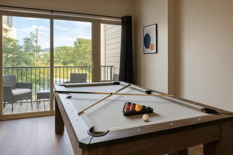 Family Group Retreat 3 Queens Pool Table 2nd Apartment in Vestavia Hills