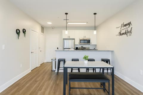 Across from UAB Spacious 2BR Retreat 5th Apartment in Vestavia Hills