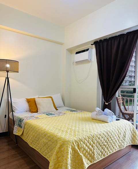 Bed, Photo of the whole room, Bedroom, air conditioner