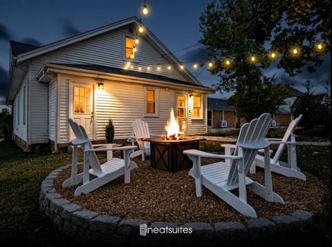 Double Game Rooms! - 4BR Only 7 Min to Ark House in Williamstown