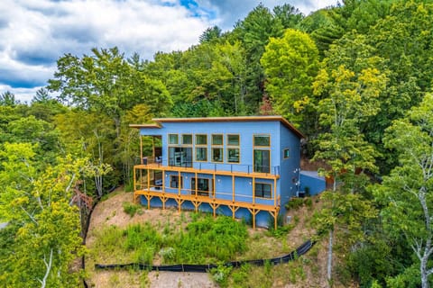 Mtn-View Decks and Fire Pit Quiet Brasstown Escape House in Tennessee