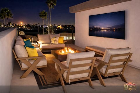 Night, View (from property/room), Balcony/Terrace, Seating area, Dining area