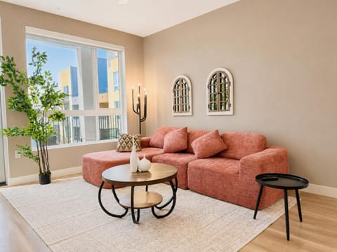 TV and multimedia, View (from property/room), Balcony/Terrace, Living room, Decorative detail, Seating area, internet, air conditioner