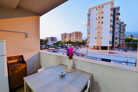 Property building, Day, View (from property/room), Balcony/Terrace, Dining area, City view