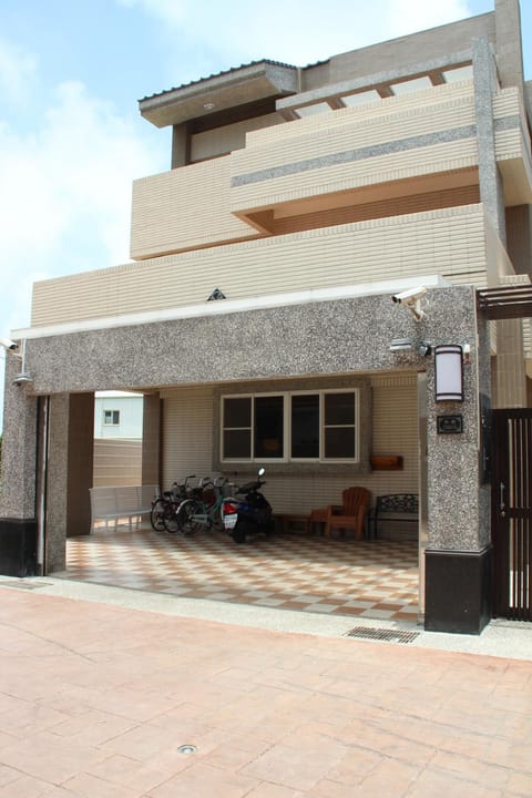 Property building, Patio, Facade/entrance