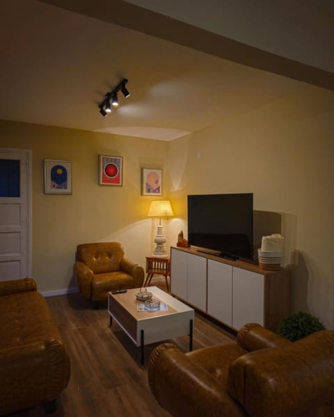 Communal lounge/ TV room, TV and multimedia, Living room, Evening entertainment