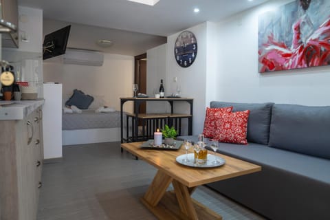 TV and multimedia, Kitchen or kitchenette, Living room