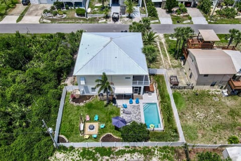 Beach Hot Tub & Pool Getaway in Palm Coast walk or bike to the beach House in Palm Coast