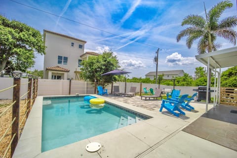 Beach Hot Tub & Pool Getaway in Palm Coast walk or bike to the beach House in Palm Coast