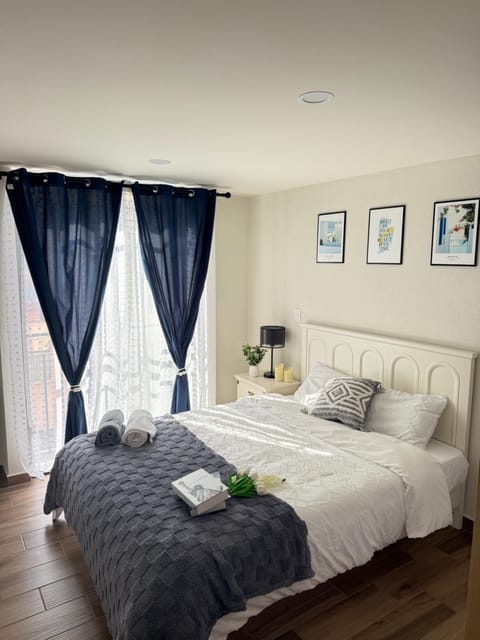 Bed, TV and multimedia, Photo of the whole room, Bedroom, hair dryier, towels