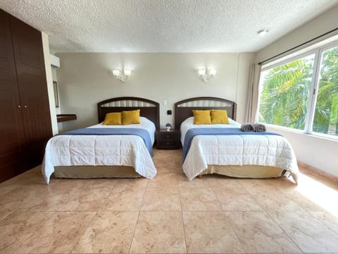 Bed, TV and multimedia, Photo of the whole room, Bedroom, wardrobe, air conditioner