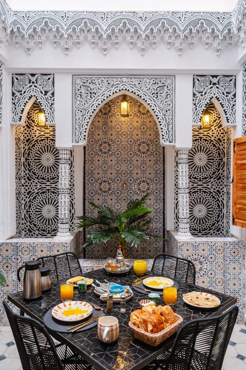 Dining area, Food, Breakfast, Dinner, Drinks