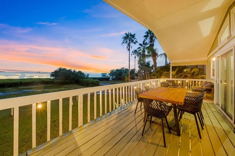 Crystal Beach Club House Villa in Crystal Beach