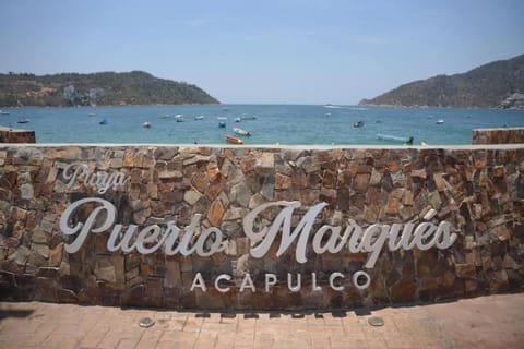 Casa Blanca Puerto Marqués 10 Apartment in Acapulco