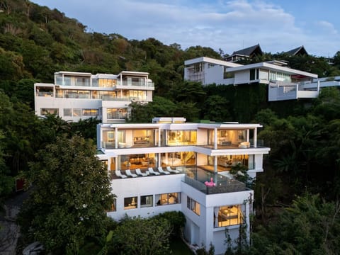 Property building, Day, Balcony/Terrace, Mountain view