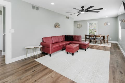 Modern Renovated 3-Bed Near Ann Arbor & Ypsilanti Apartment in Ypsilanti