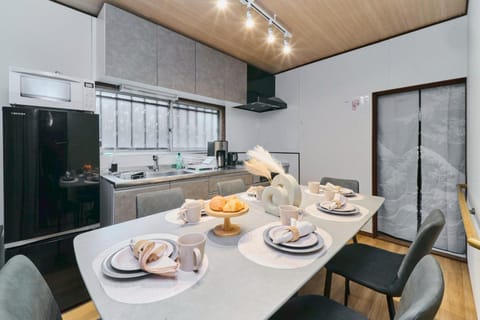 Coffee/tea facilities, Kitchen or kitchenette, Dining area, pet friendly, stove