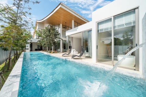 Swimming pool, Swimming pool