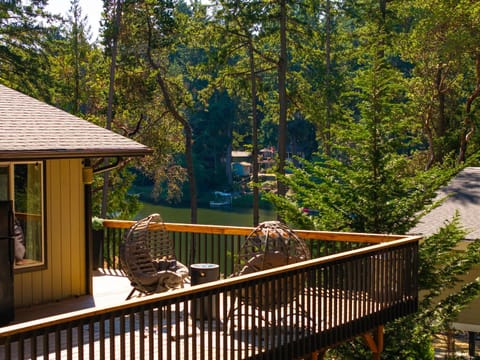 Balcony/Terrace, Lake view, fireplace