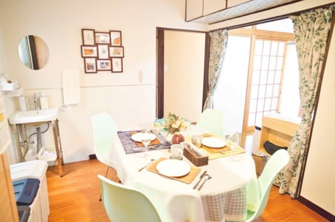 Food and drinks, Dining area, Food