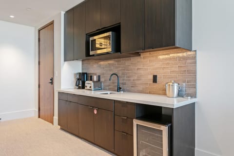 Argent at Deer Valley Resort - Hotel Room #105B Hotel Room Hotel in Park City