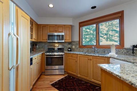 Ridge at Deer Valley Resort - Three Bedroom Condo with Hot Tub #16 condo Apartment in Deer Valley