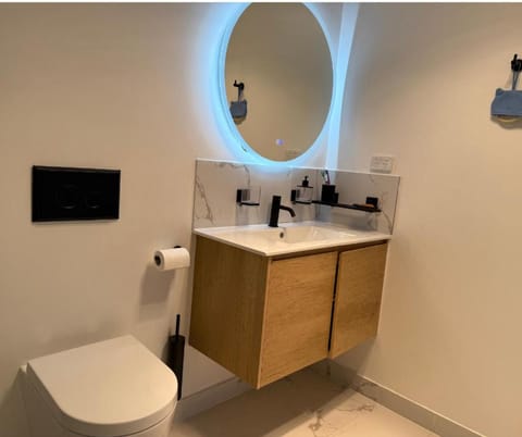 The Seaside Escape- Cozy 2BR by the sea House in Tasmania