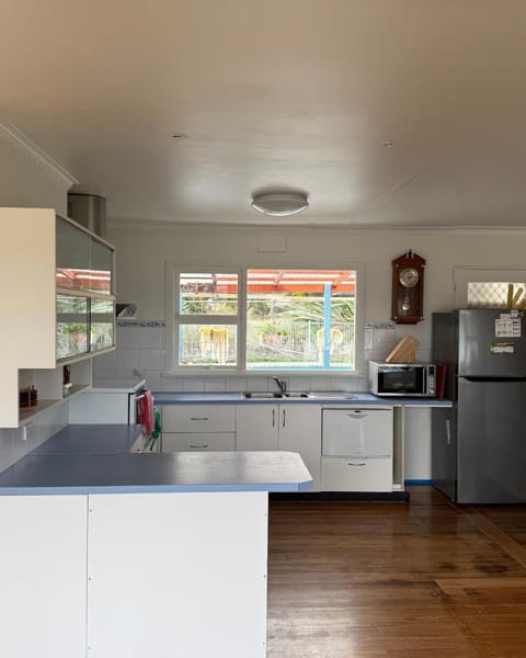 The Seaside Escape- Cozy 2BR by the sea House in Tasmania