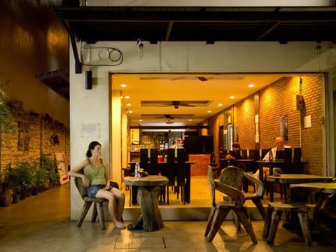 Facade/entrance, On-site shops, Lobby or reception, Lounge or bar, Drinks, Alcoholic drinks