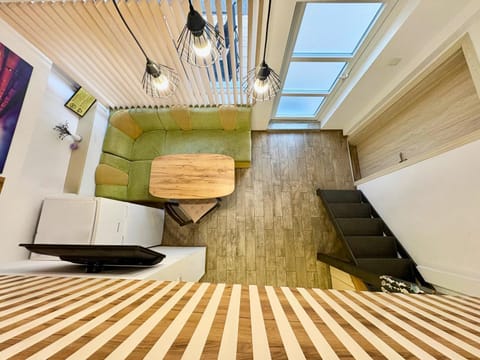 Living room, internet