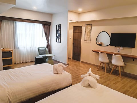 Bed, TV and multimedia, Bedroom