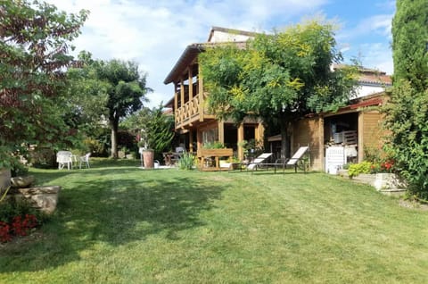 Property building, Spring, Day, Natural landscape, Garden, Garden view