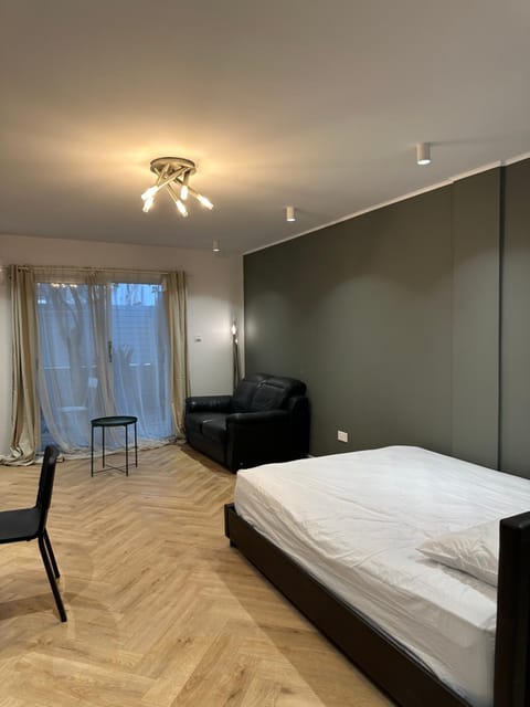 Bed, Living room