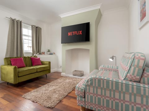 TV and multimedia, Living room, Other, Photo of the whole room, Seating area