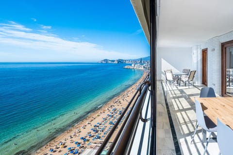 Day, Natural landscape, View (from property/room), Balcony/Terrace, Living room, Dining area, Beach, Sea view, sunbed